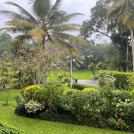 Surveyor'S Residence Bungalow 康提 外观 照片