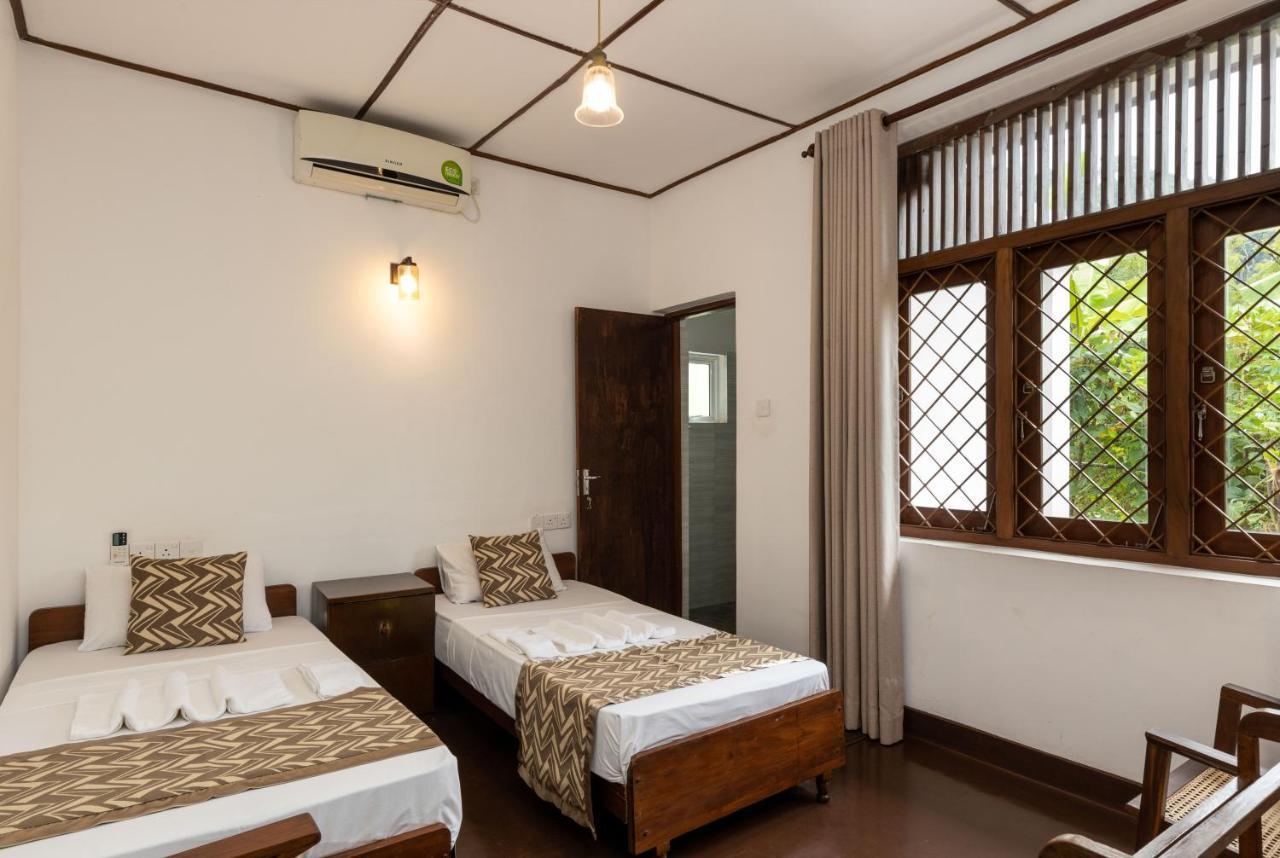 Surveyor'S Residence Bungalow 康提 外观 照片