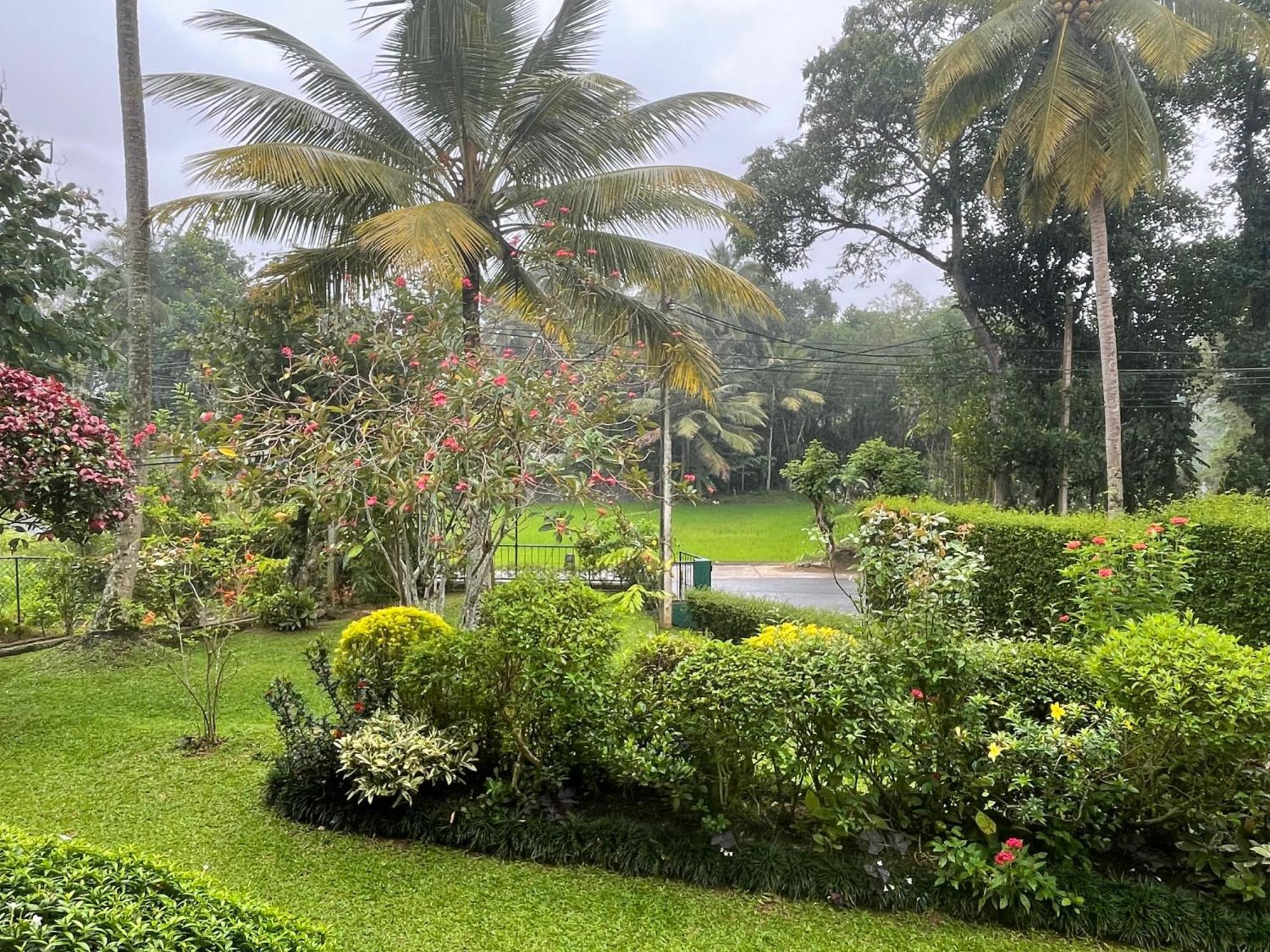 Surveyor'S Residence Bungalow 康提 外观 照片