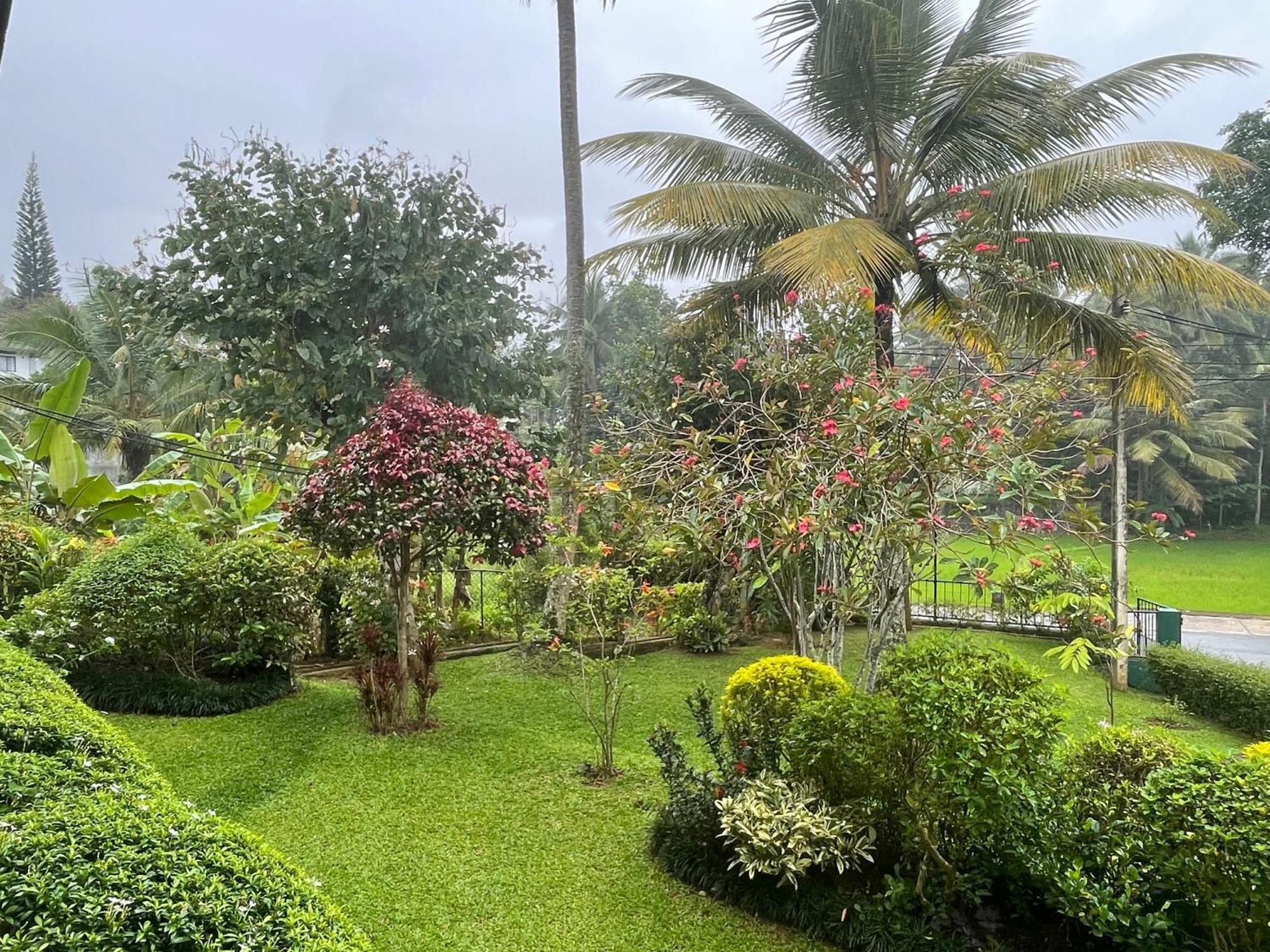 Surveyor'S Residence Bungalow 康提 外观 照片