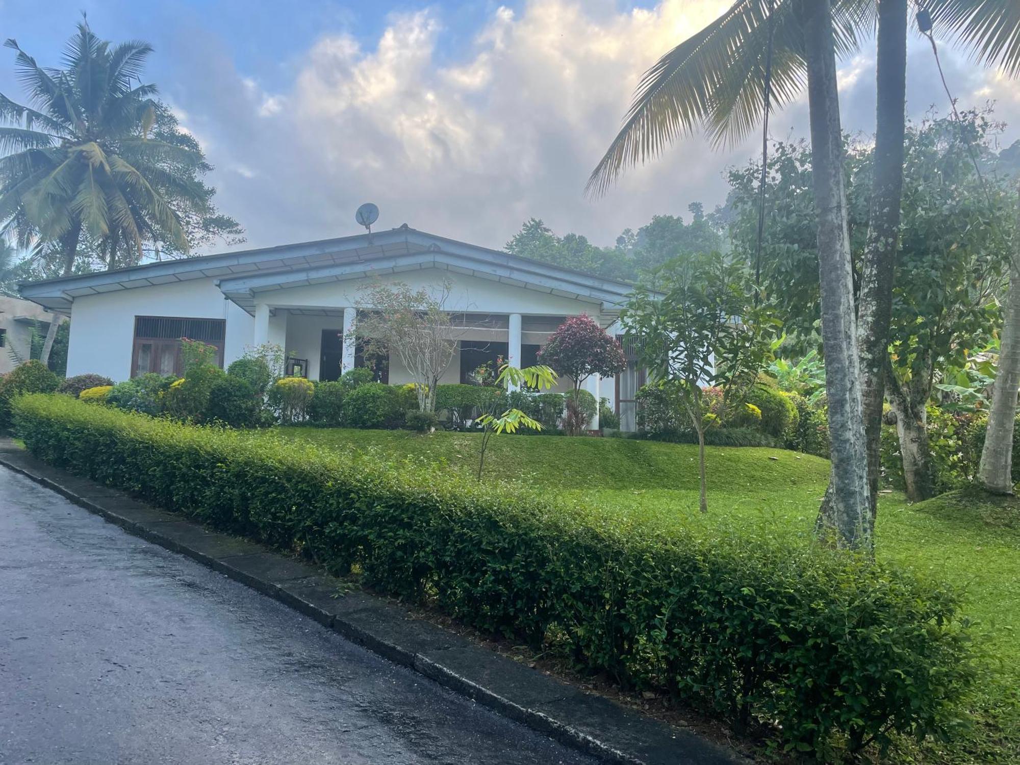 Surveyor'S Residence Bungalow 康提 外观 照片