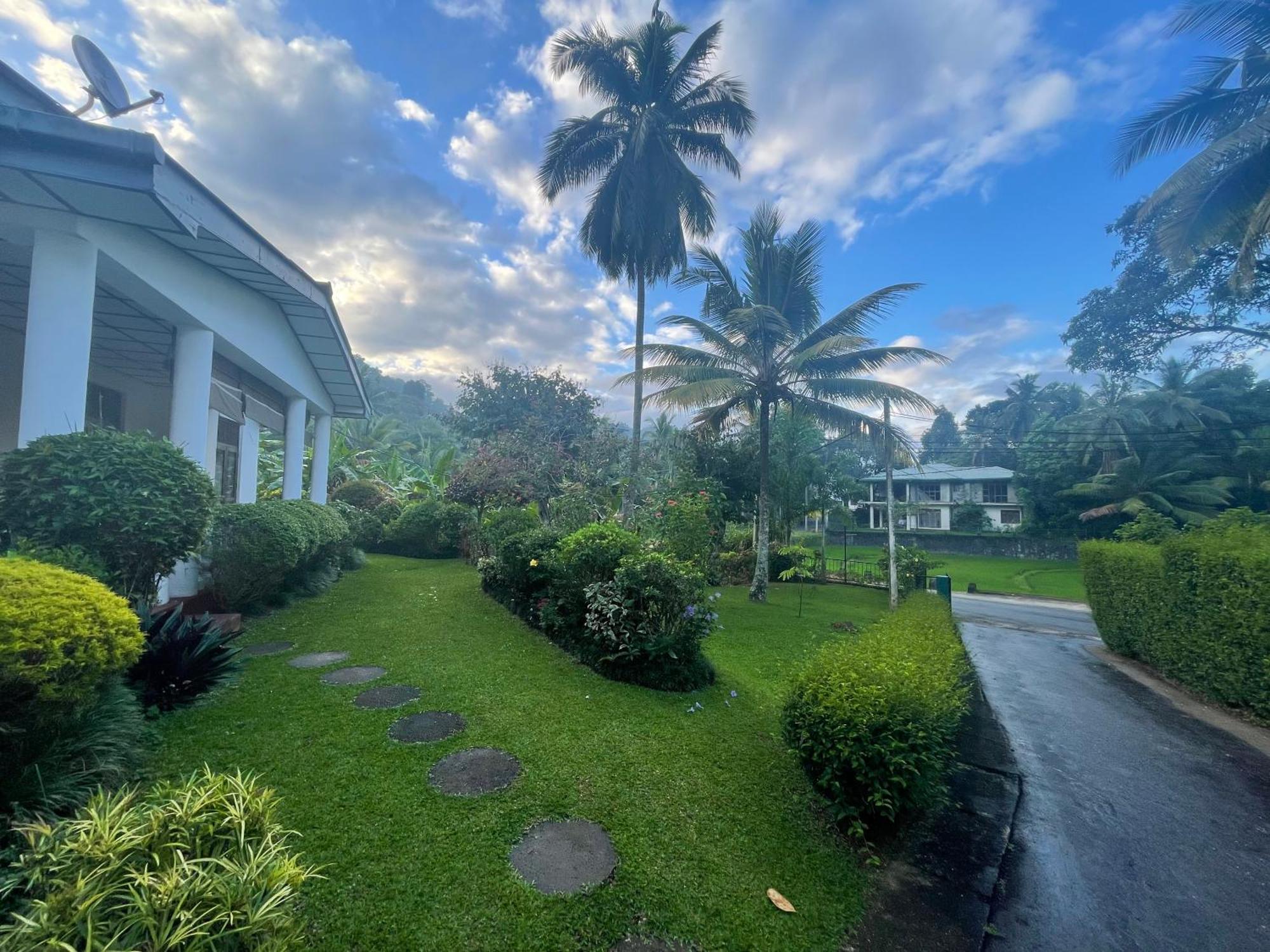 Surveyor'S Residence Bungalow 康提 外观 照片