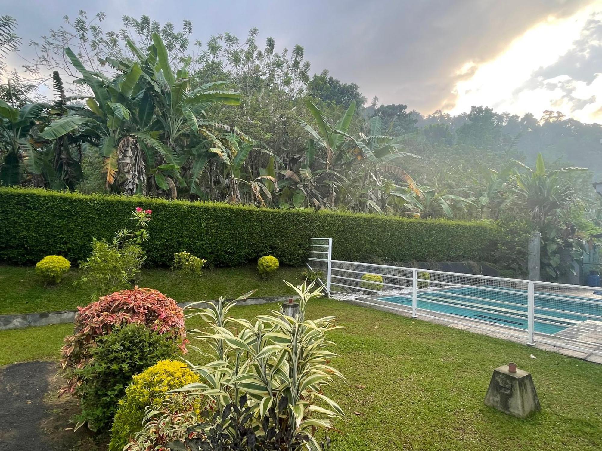 Surveyor'S Residence Bungalow 康提 外观 照片